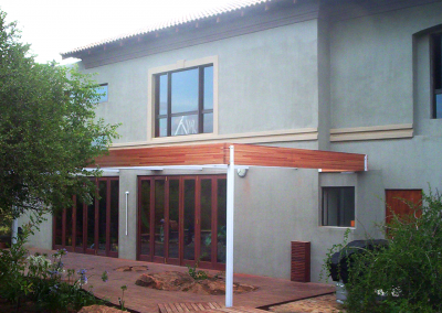outdoor-louver-awning